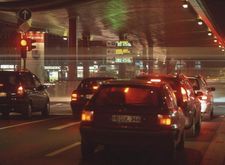 Foto des Verkehrs bei Nacht